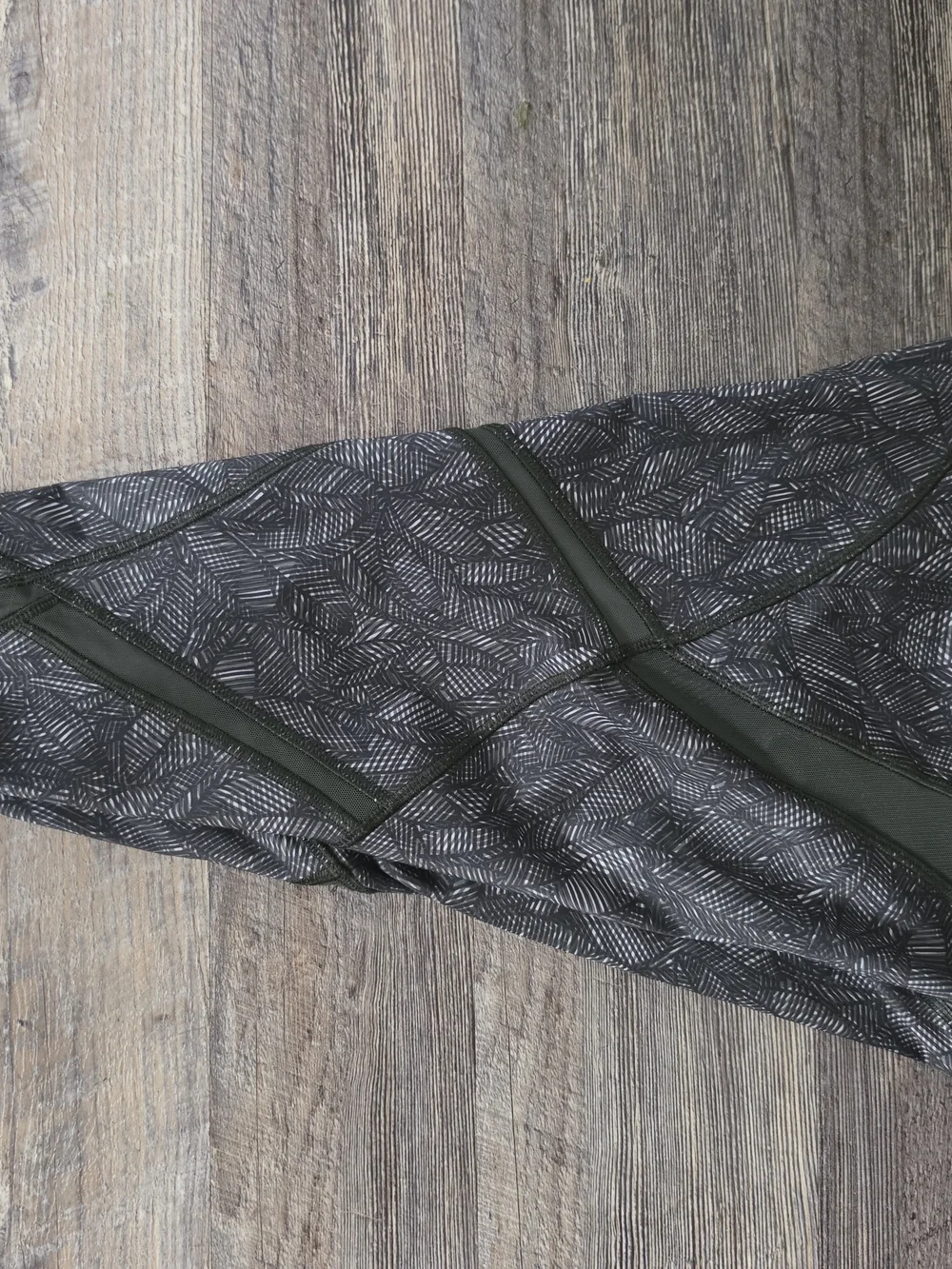 lululemon athletica Cool To Street Crop - Gator Green